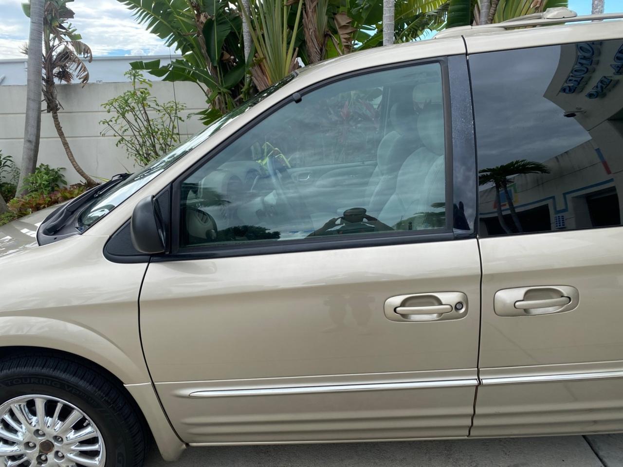 2002 Chrysler Town & Country Limited LOW MILES 54,870 Pompano Beach FL