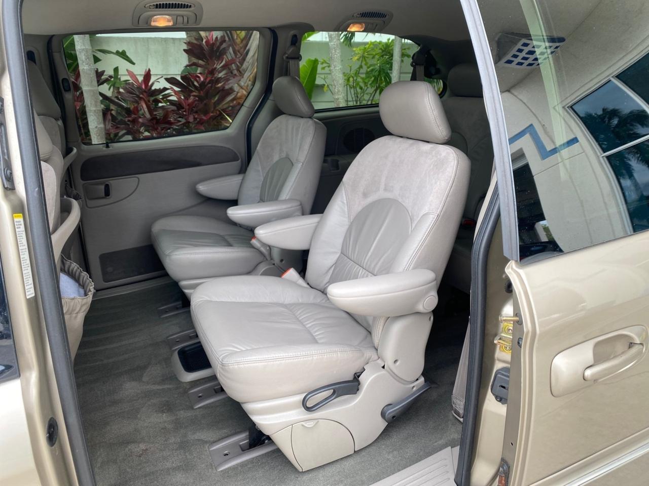 2002 Chrysler Town & Country Limited LOW MILES 54,870 Pompano Beach FL