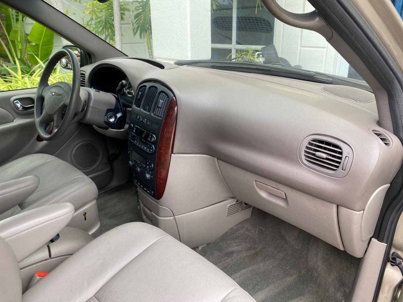 2002 Chrysler Town & Country Limited LOW MILES 54,870 Pompano Beach FL