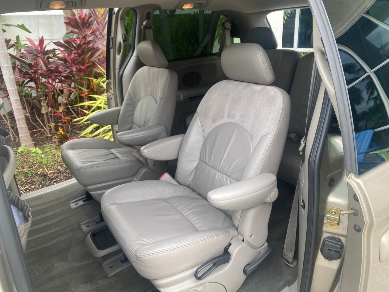 2002 Chrysler Town & Country Limited LOW MILES 54,870 Pompano Beach FL