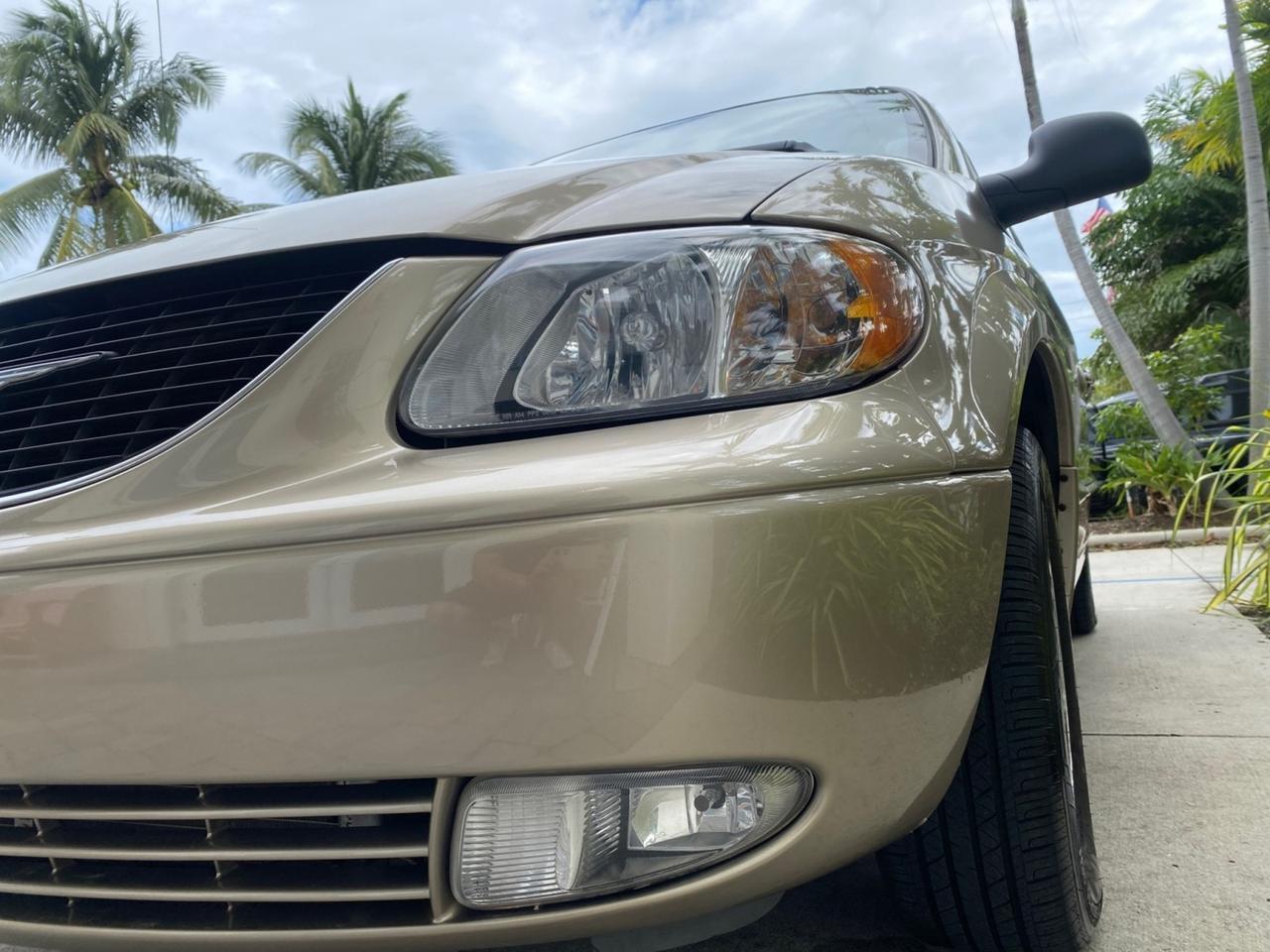 2002 Chrysler Town & Country Limited LOW MILES 54,870 Pompano Beach FL