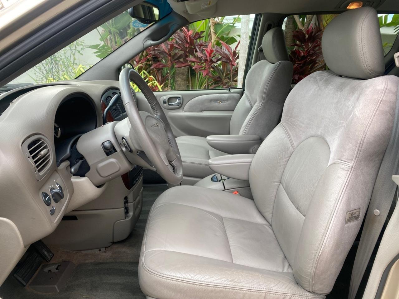 2002 Chrysler Town & Country Limited LOW MILES 54,870 Pompano Beach FL