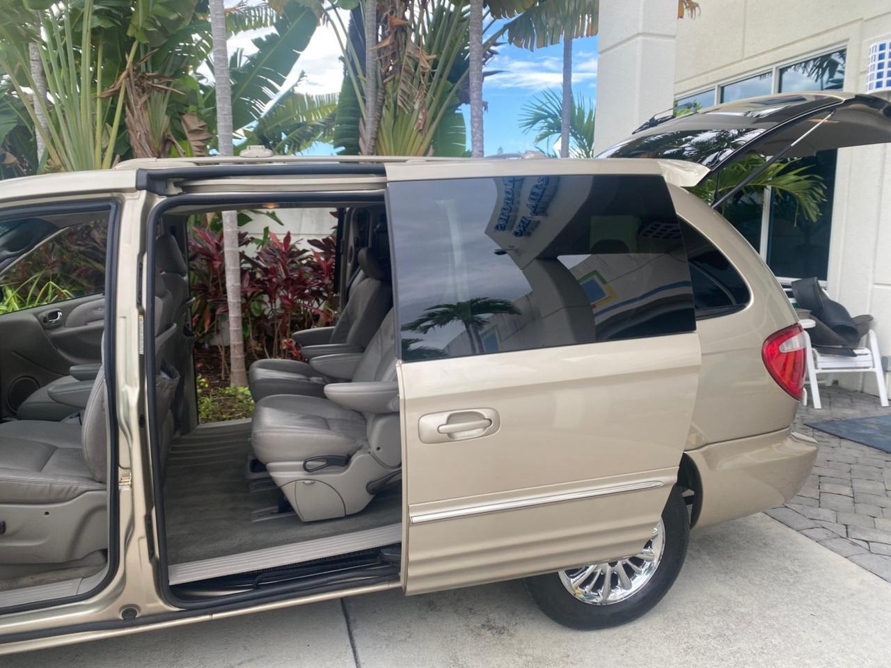 2002 Chrysler Town & Country Limited LOW MILES 54,870 Pompano Beach FL