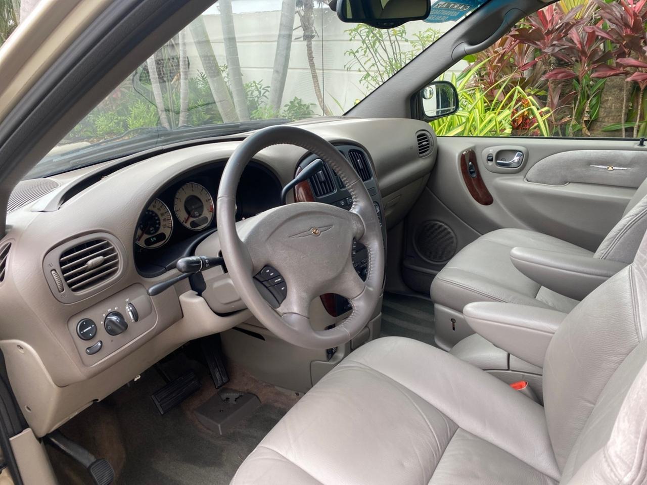 2002 Chrysler Town & Country Limited LOW MILES 54,870 Pompano Beach FL