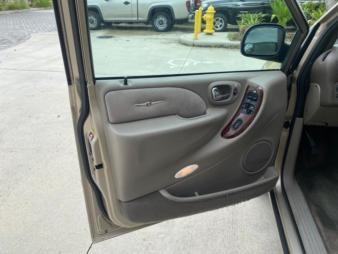 2002 Chrysler Town & Country Limited LOW MILES 54,870 Pompano Beach FL