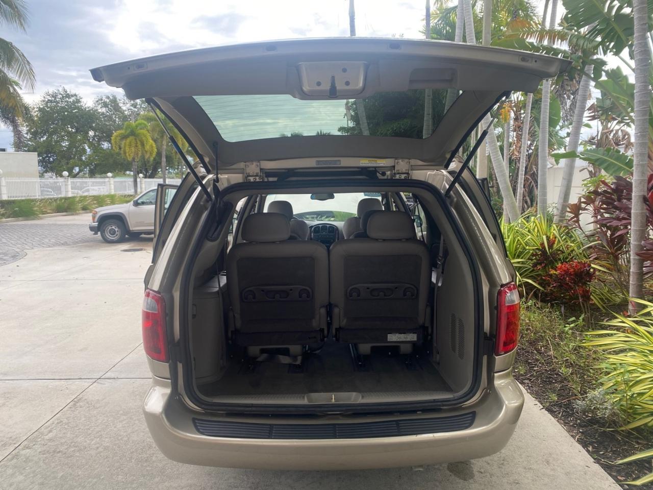 2002 Chrysler Town & Country Limited LOW MILES 54,870 Pompano Beach FL