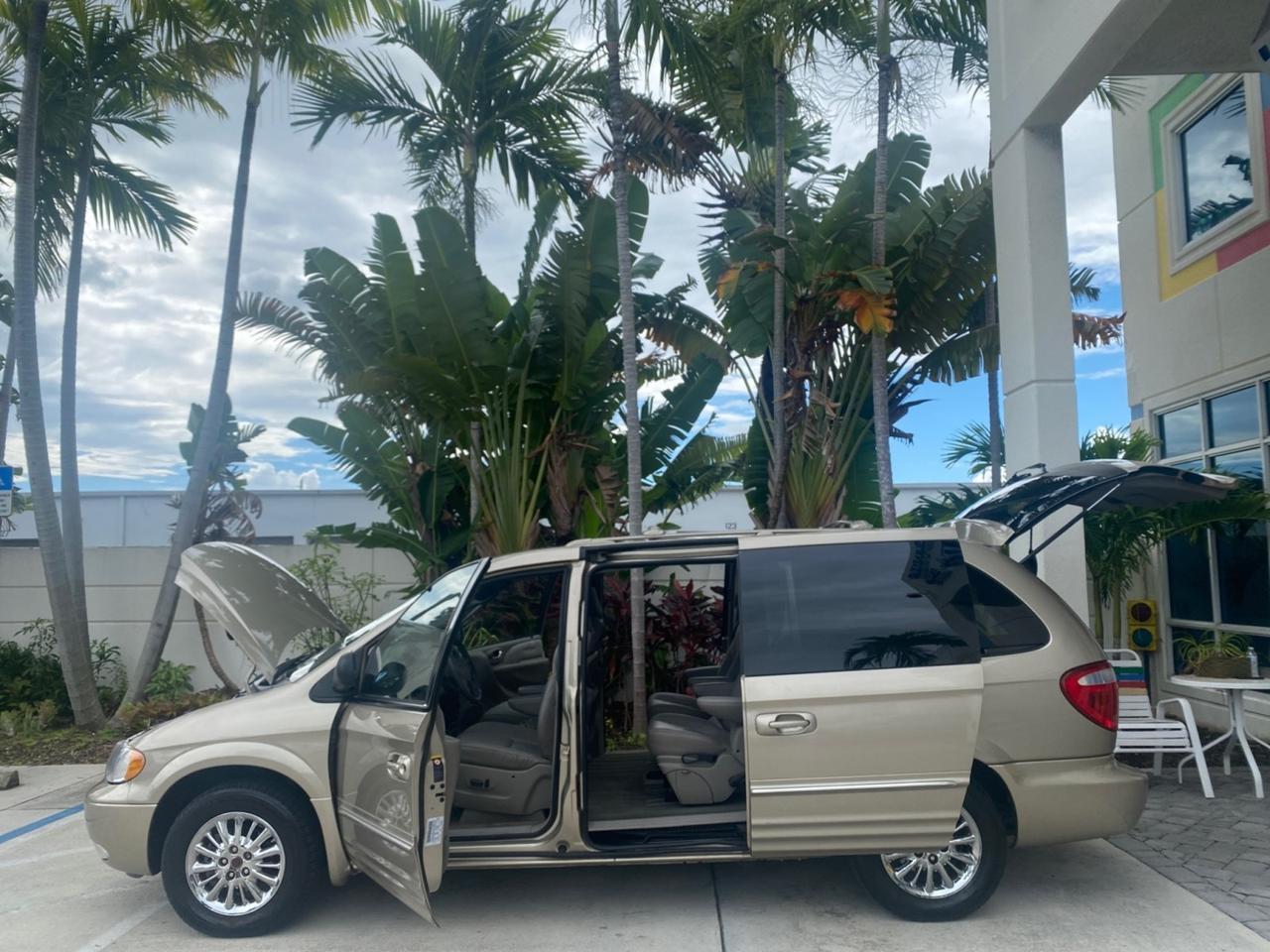 2002 Chrysler Town & Country Limited LOW MILES 54,870 Pompano Beach FL