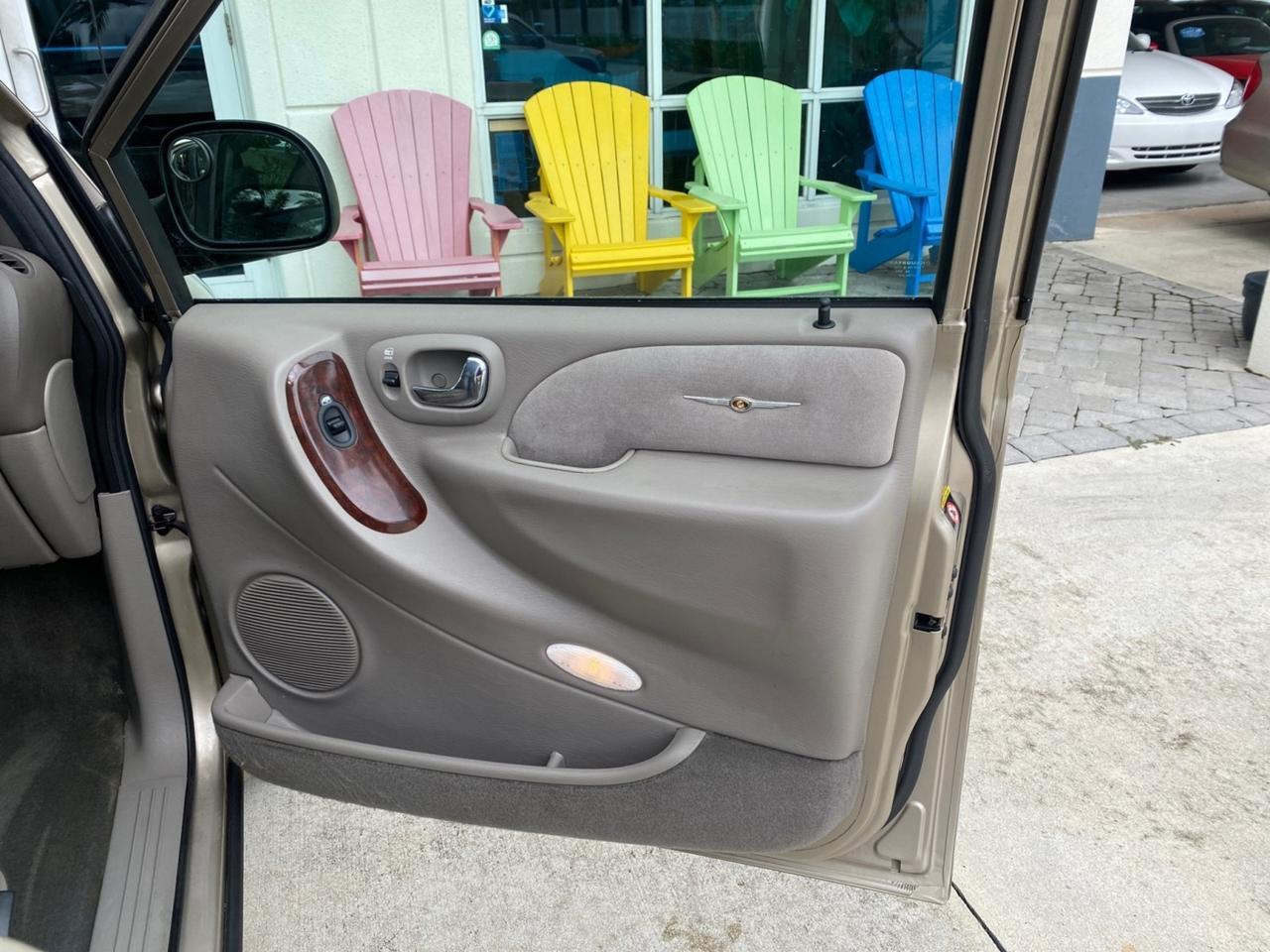 2002 Chrysler Town & Country Limited LOW MILES 54,870 Pompano Beach FL