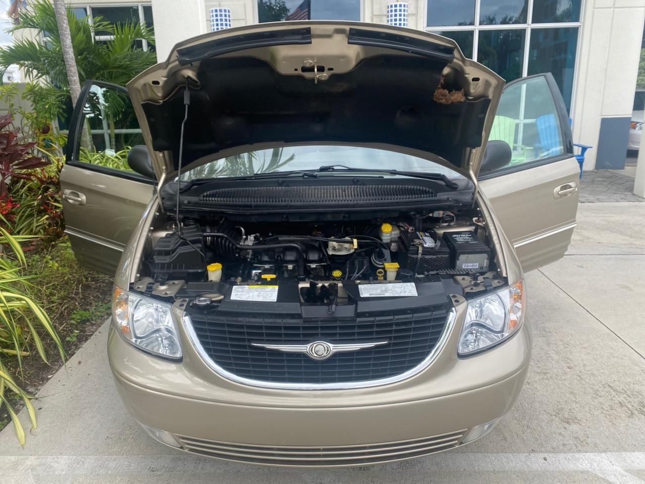 2002 Chrysler Town & Country Limited LOW MILES 54,870 Pompano Beach FL