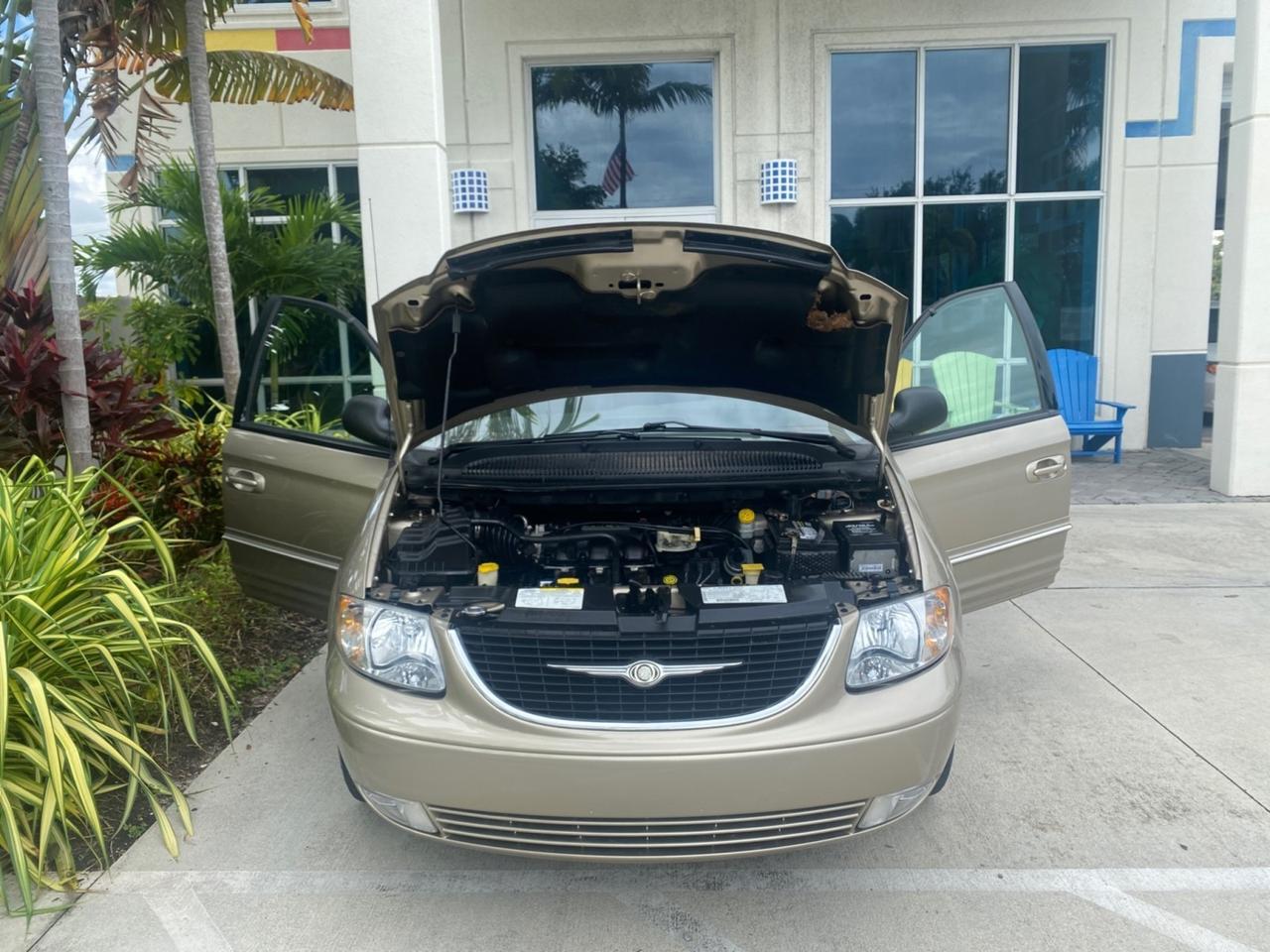 2002 Chrysler Town & Country Limited LOW MILES 54,870 Pompano Beach FL