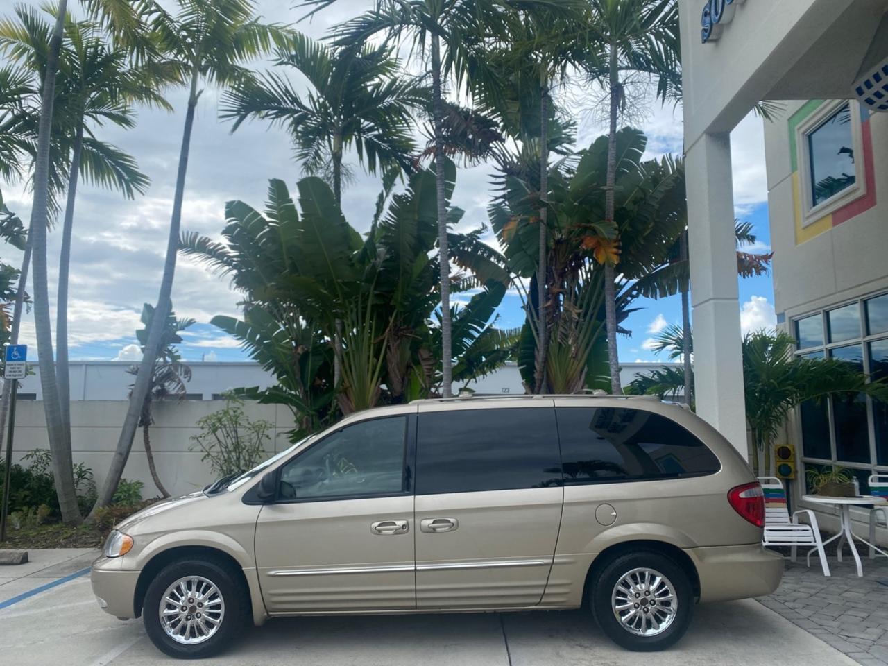 2002 Chrysler Town & Country Limited LOW MILES 54,870 Pompano Beach FL