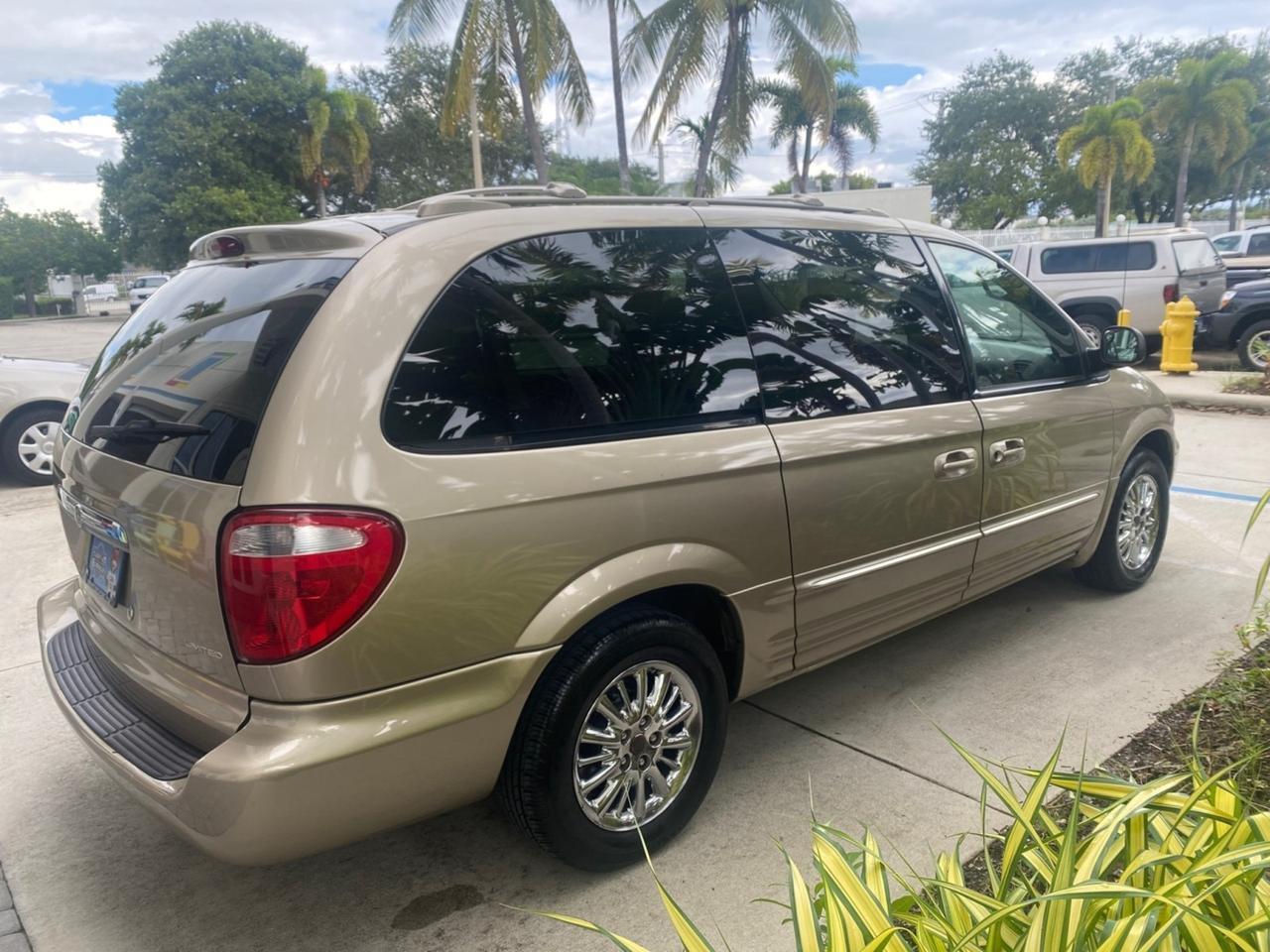 2002 Chrysler Town & Country Limited LOW MILES 54,870 Pompano Beach FL