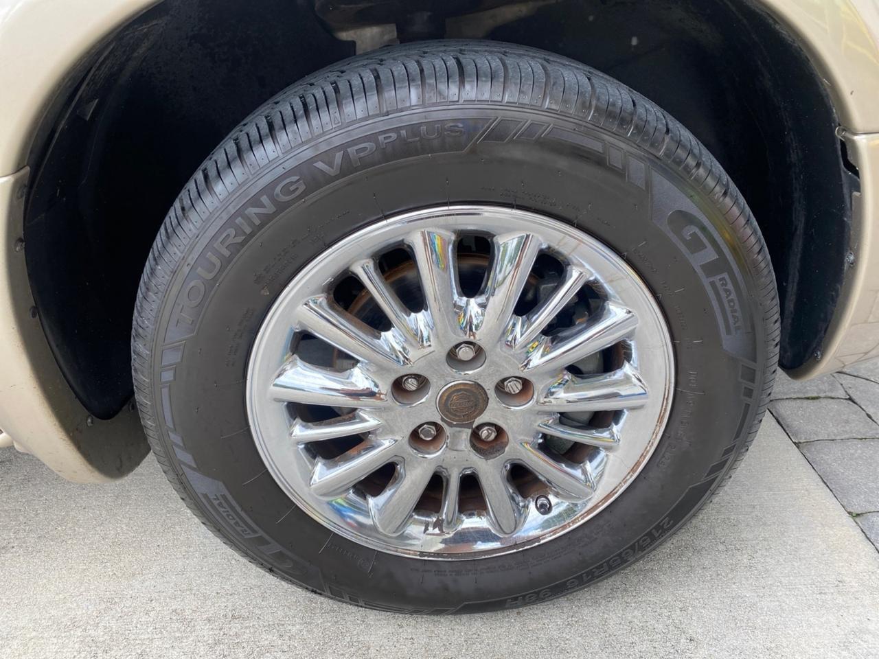 2002 Chrysler Town & Country Limited LOW MILES 54,870 Pompano Beach FL