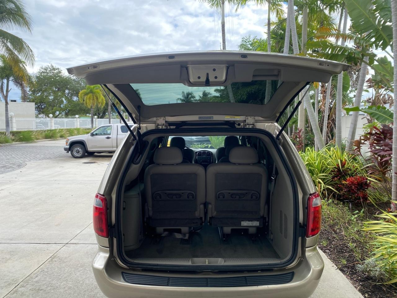 2002 Chrysler Town & Country Limited LOW MILES 54,870 Pompano Beach FL