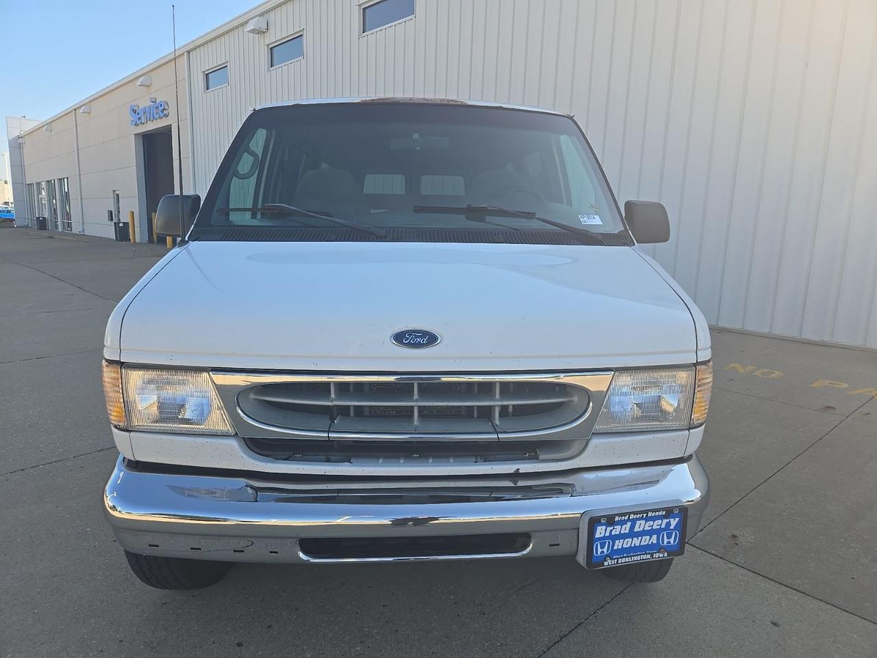 2002 Ford E-350SD XLT