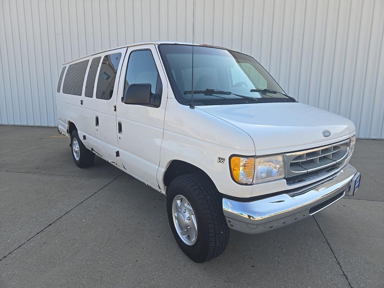 2002 Ford E-350SD XLT