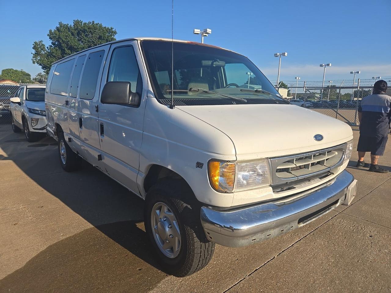 2002 Ford E-350SD XLT