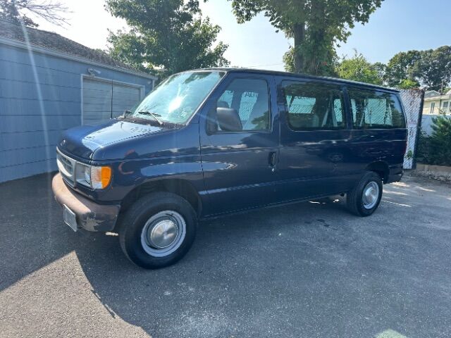 2002 Ford Econoline Wagon E-350 XL Super Duty