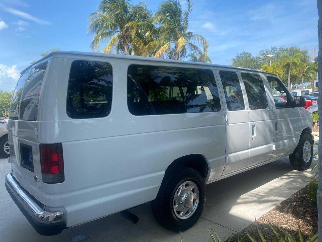 2002 Ford Econoline Wagon XLT 15 PASSENGER FLORIDA Pompano Beach FL