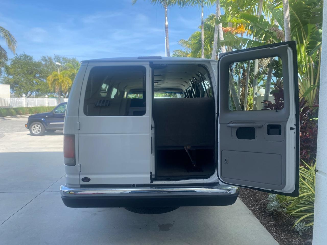 2002 Ford Econoline Wagon XLT 15 PASSENGER FLORIDA Pompano Beach FL