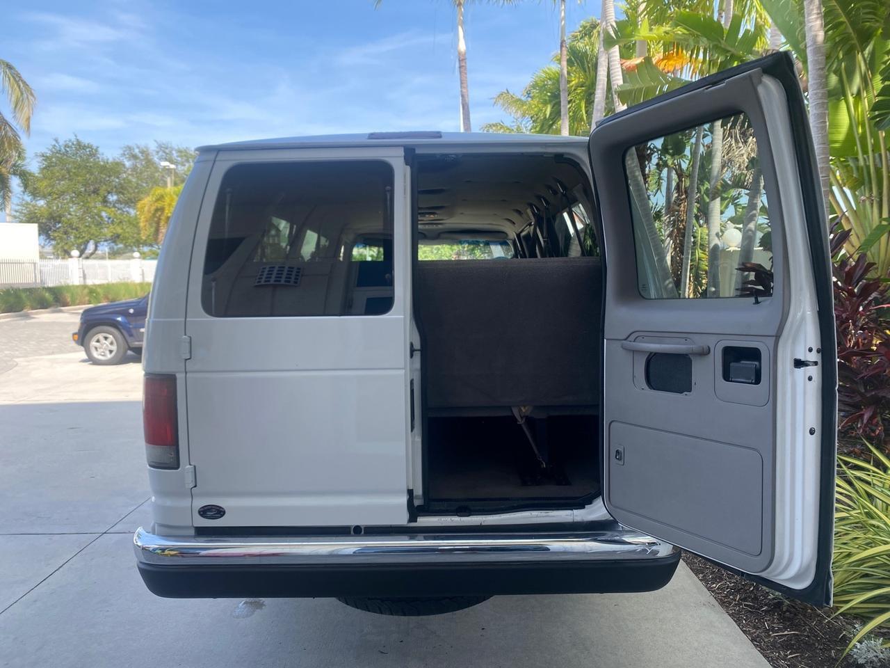 2002 Ford Econoline Wagon XLT 15 PASSENGER FLORIDA Pompano Beach FL