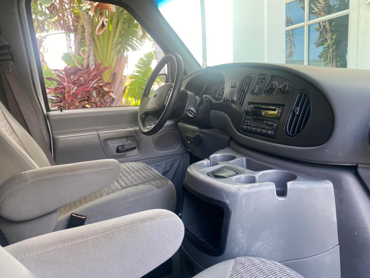2002 Ford Econoline Wagon XLT 15 PASSENGER FLORIDA Pompano Beach FL