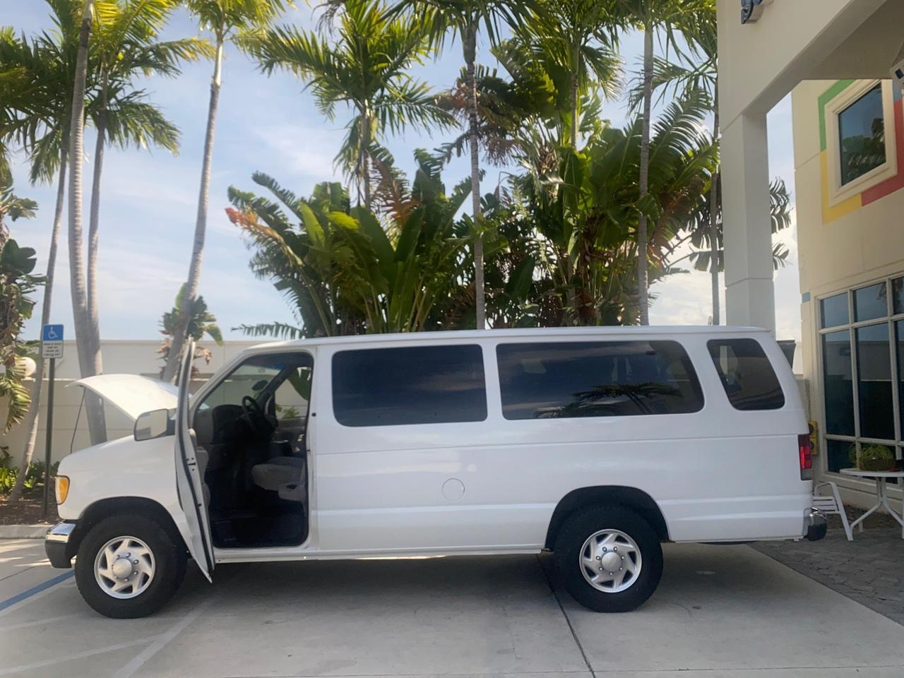 2002 Ford Econoline Wagon XLT 15 PASSENGER FLORIDA Pompano Beach FL