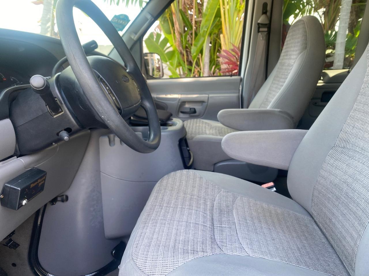 2002 Ford Econoline Wagon XLT 15 PASSENGER FLORIDA Pompano Beach FL