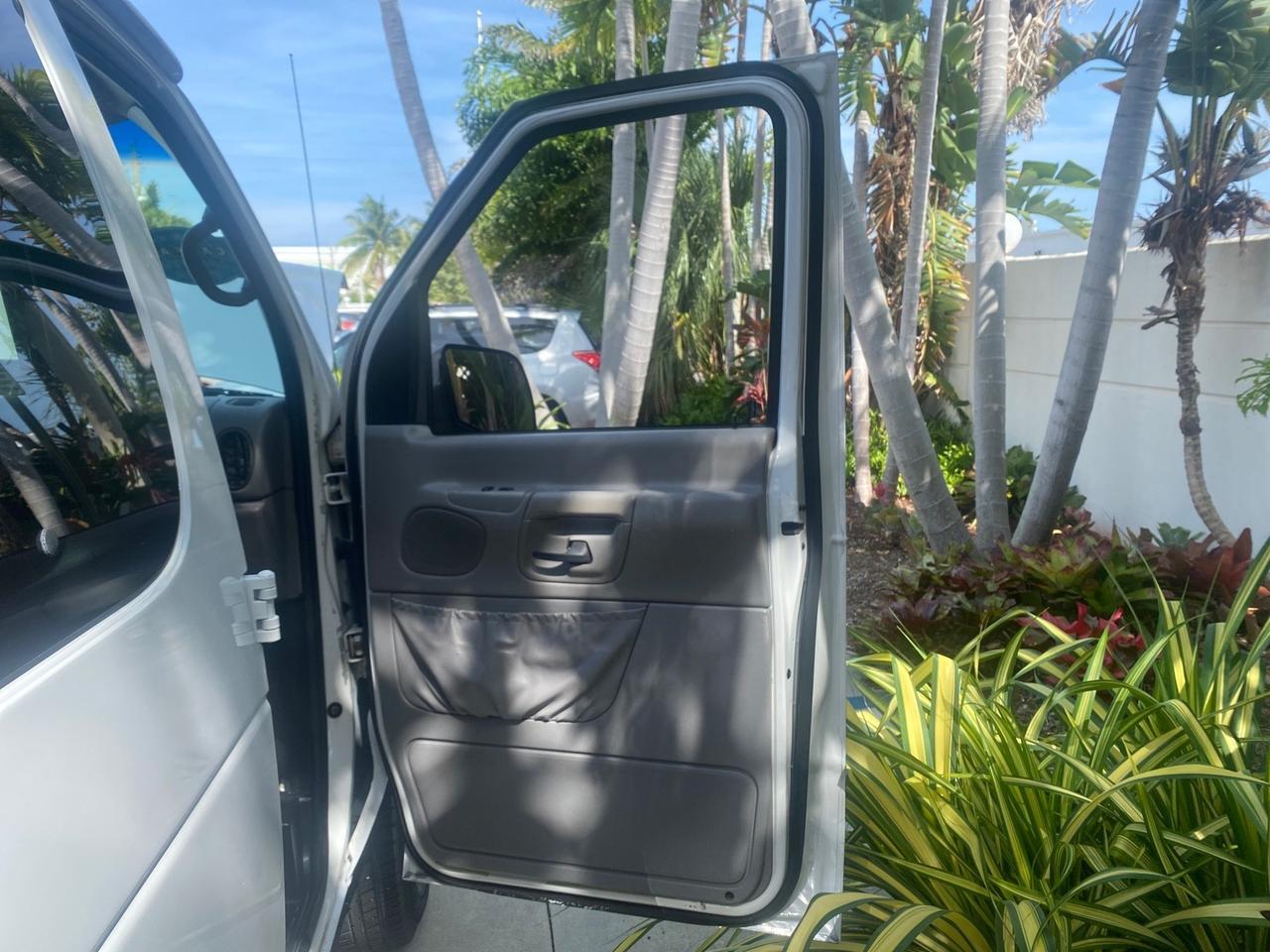 2002 Ford Econoline Wagon XLT 15 PASSENGER FLORIDA Pompano Beach FL