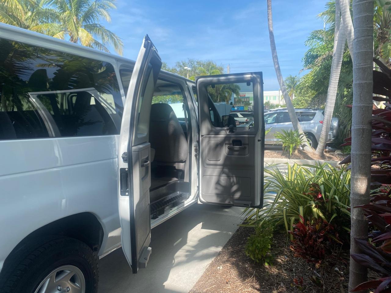 2002 Ford Econoline Wagon XLT 15 PASSENGER FLORIDA Pompano Beach FL