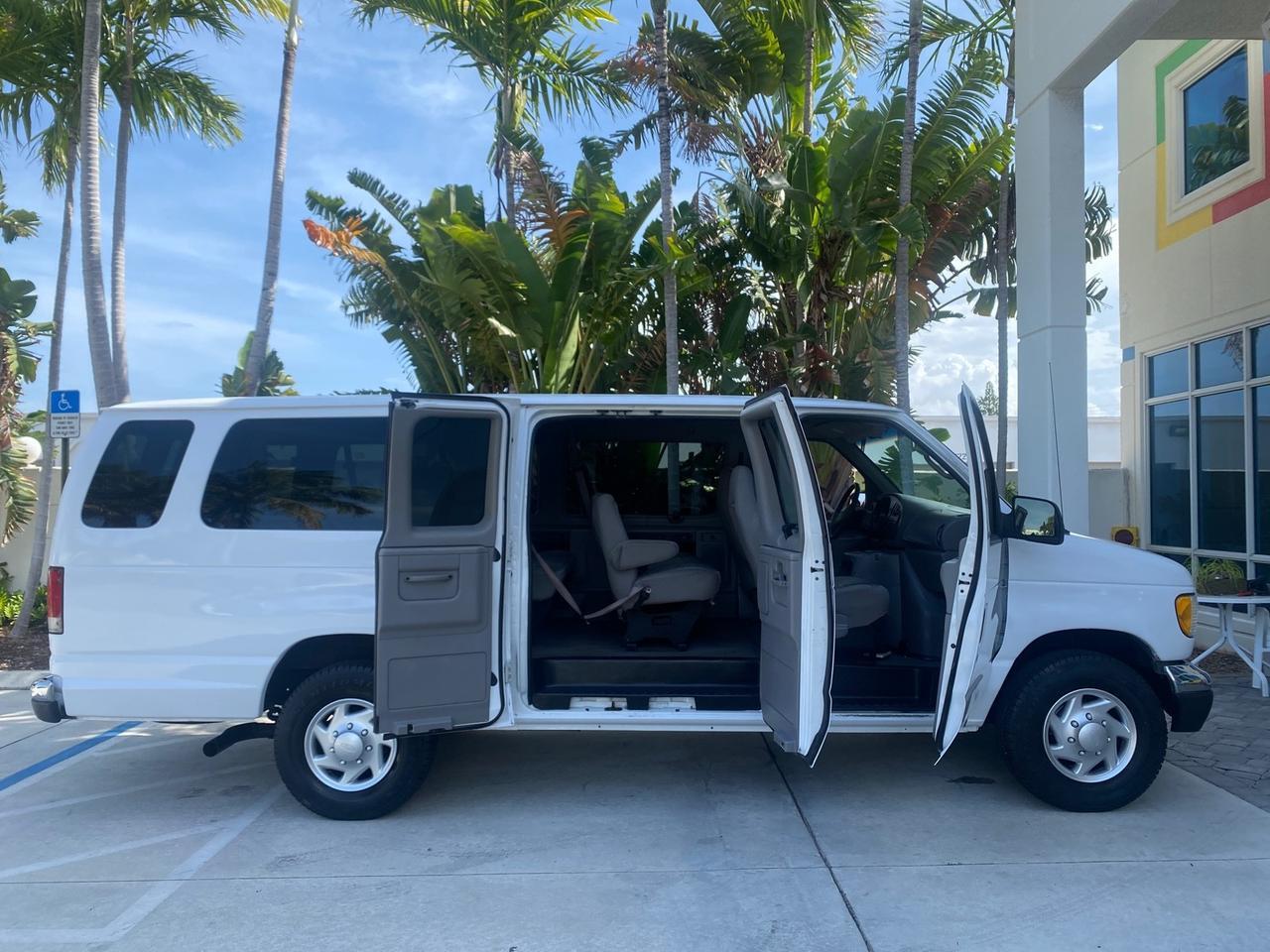 2002 Ford Econoline Wagon XLT 15 PASSENGER FLORIDA Pompano Beach FL