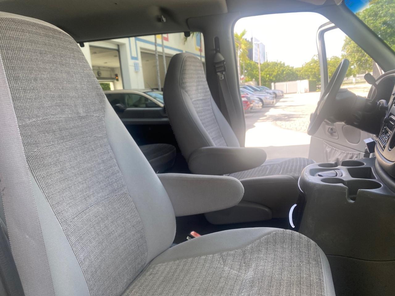2002 Ford Econoline Wagon XLT 15 PASSENGER FLORIDA Pompano Beach FL