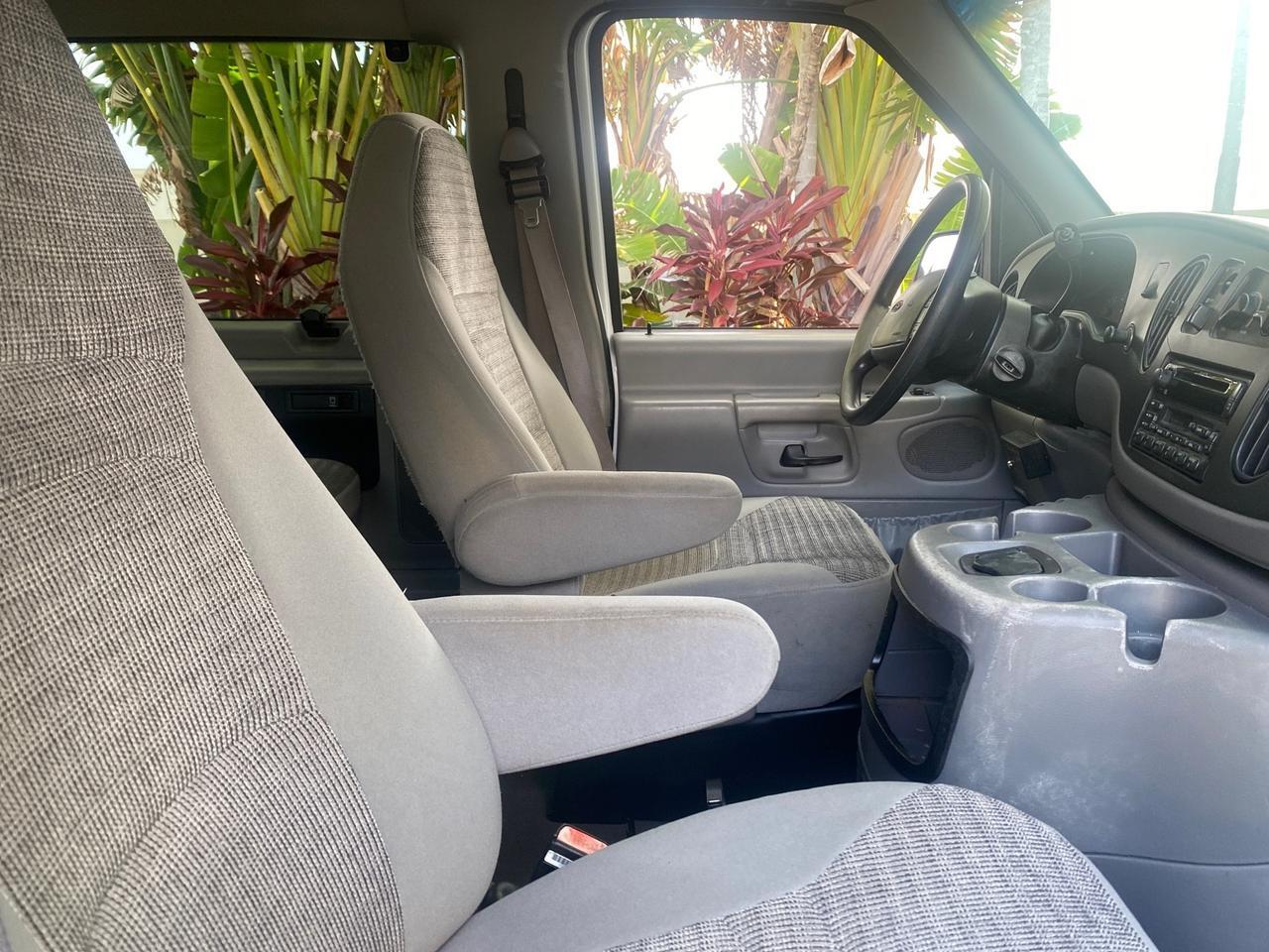 2002 Ford Econoline Wagon XLT 15 PASSENGER FLORIDA Pompano Beach FL