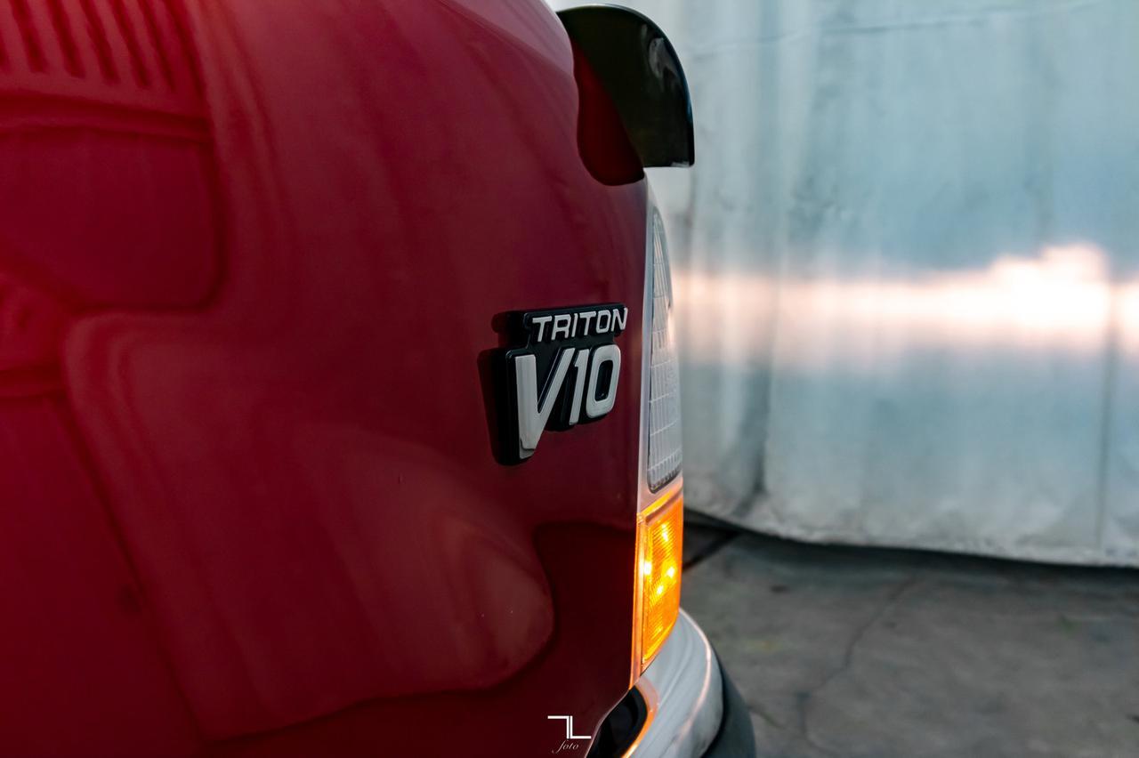 2002 Ford F-350 4x2 Super Cab XLT Short Box Red Deer AB