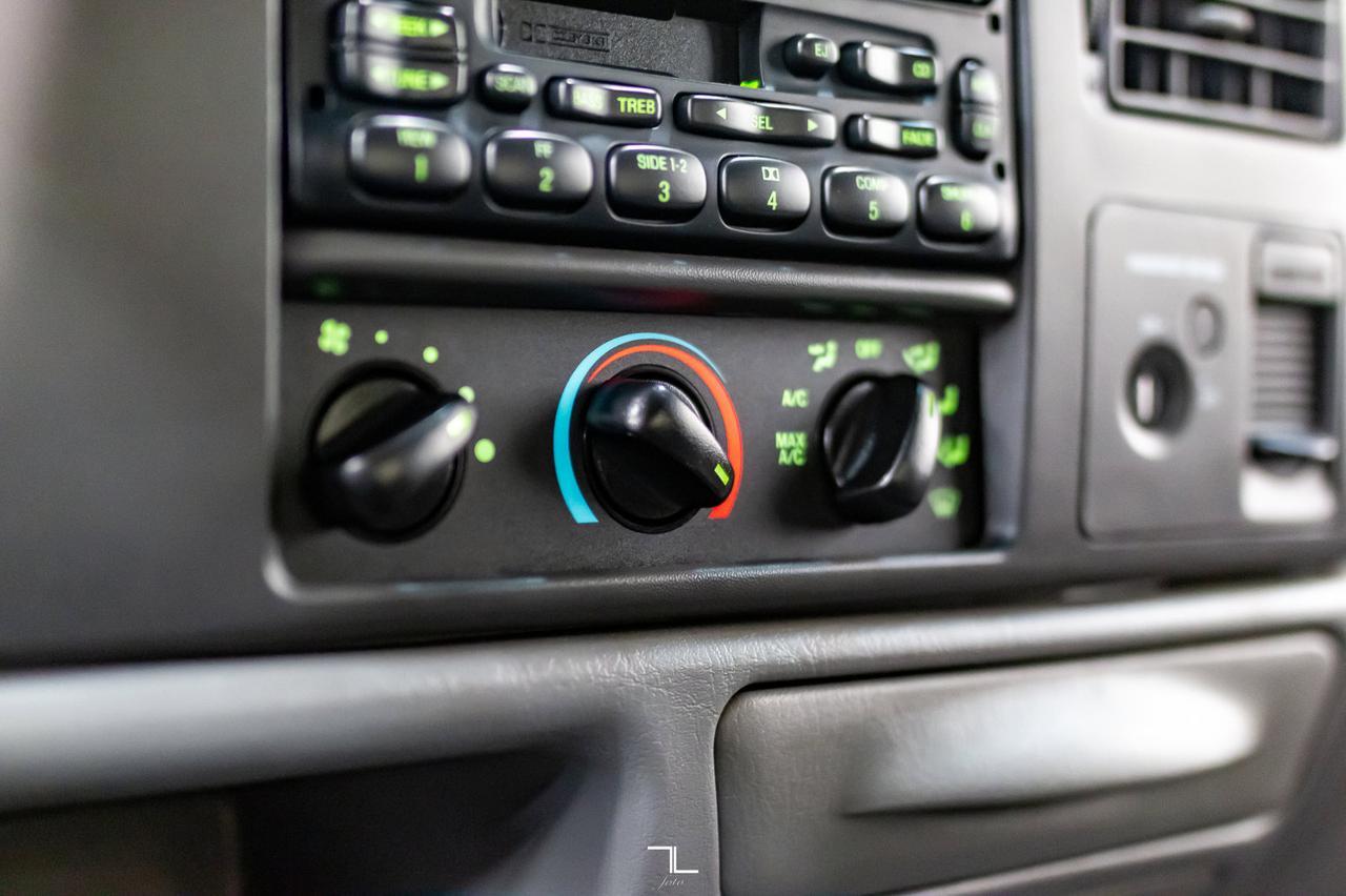 2002 Ford F-350 4x2 Super Cab XLT Short Box Red Deer AB