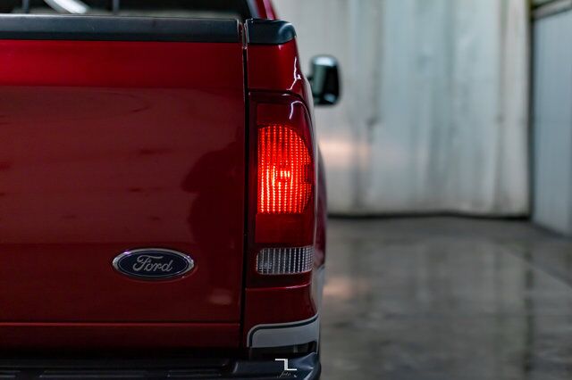 2002 Ford F-350 4x2 Super Cab XLT Short Box Red Deer AB