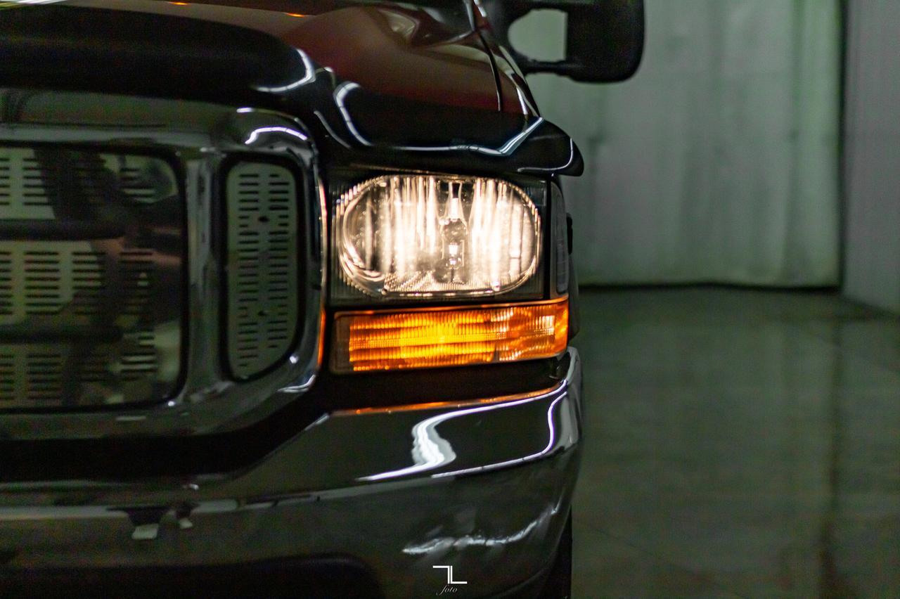 2002 Ford F-350 4x2 Super Cab XLT Short Box Red Deer AB