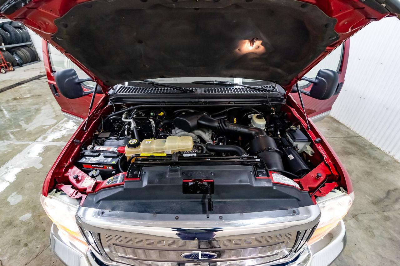 2002 Ford F-350 4x2 Super Cab XLT Short Box Red Deer AB