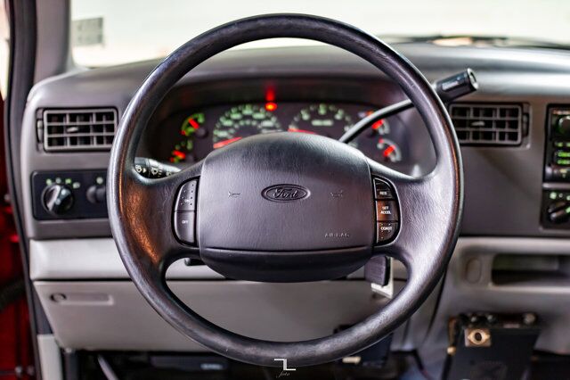 2002 Ford F-350 4x2 Super Cab XLT Short Box Red Deer AB