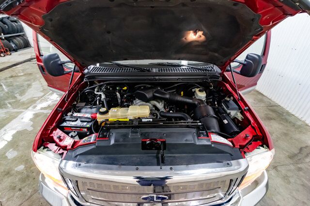 2002 Ford F-350 4x2 Super Cab XLT Short Box Red Deer AB