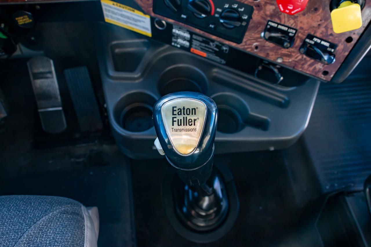 2002 International 9900i Eagle T/A Sleeper Tractor Red Deer AB