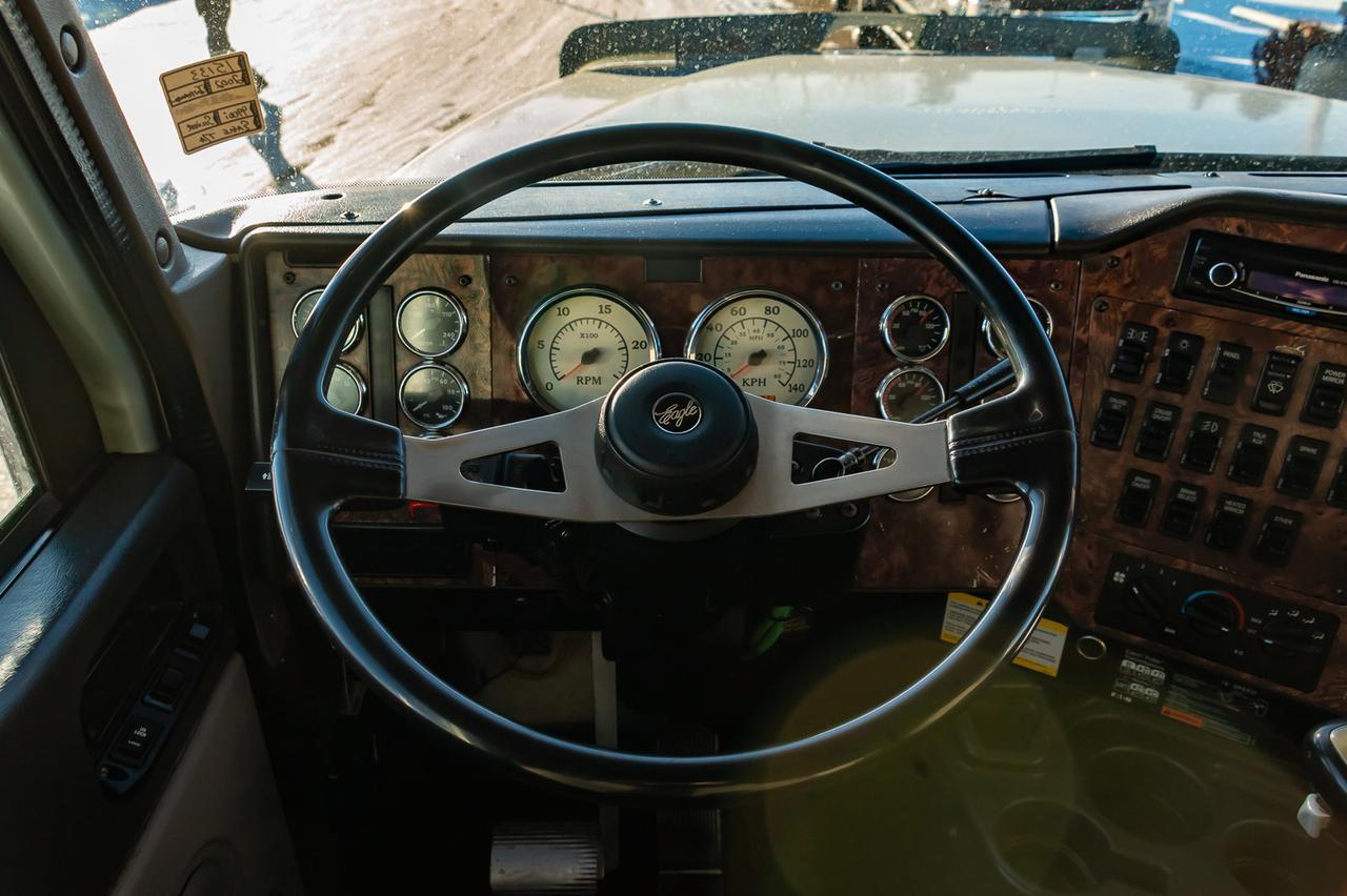 2002 International 9900i Eagle T/A Sleeper Tractor Red Deer AB