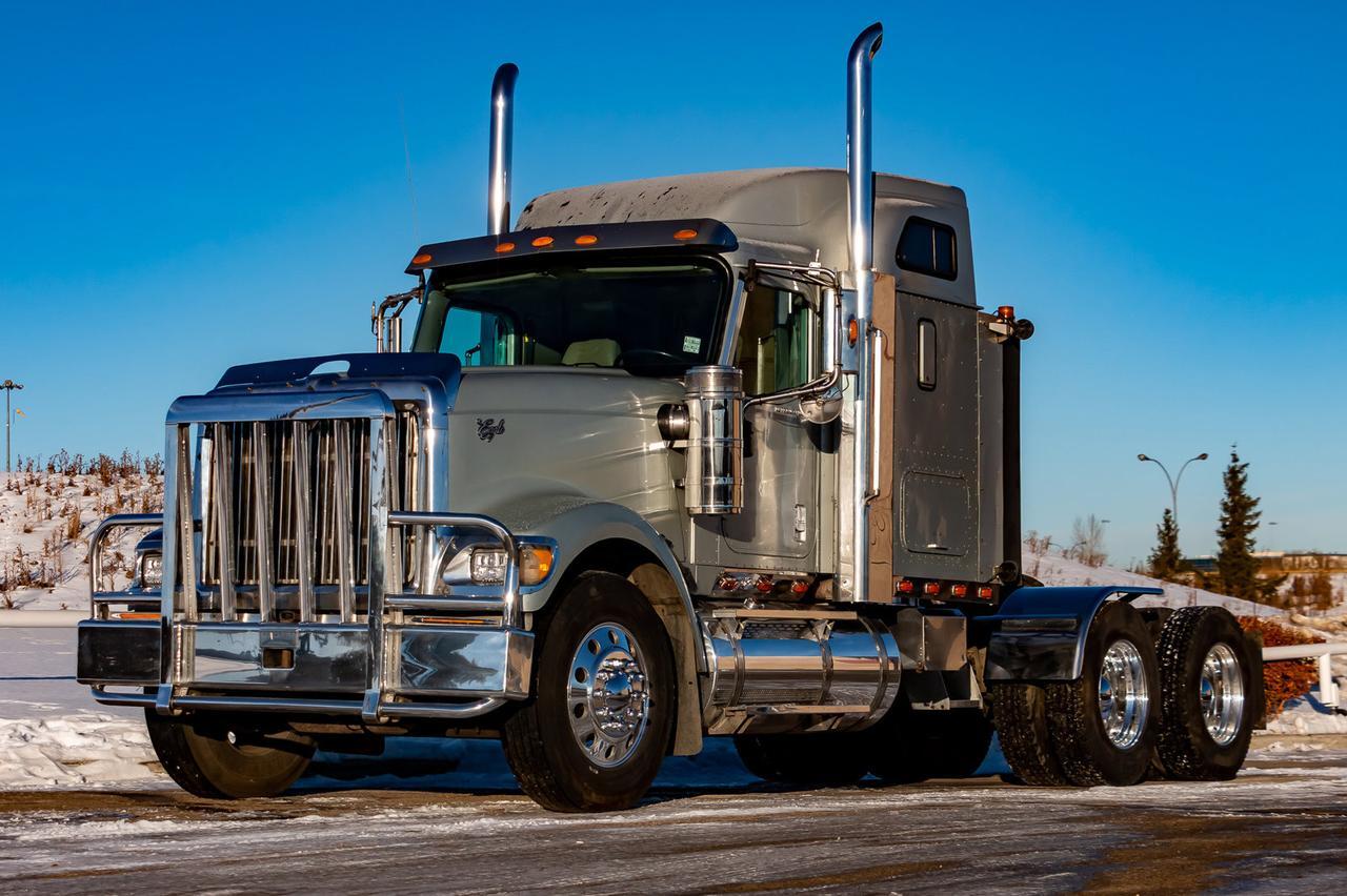 2002 International 9900i Eagle T/A Sleeper Tractor Red Deer AB
