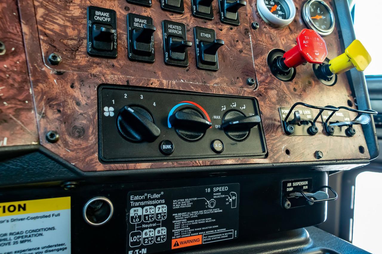 2002 International 9900i Eagle T/A Sleeper Tractor Red Deer AB