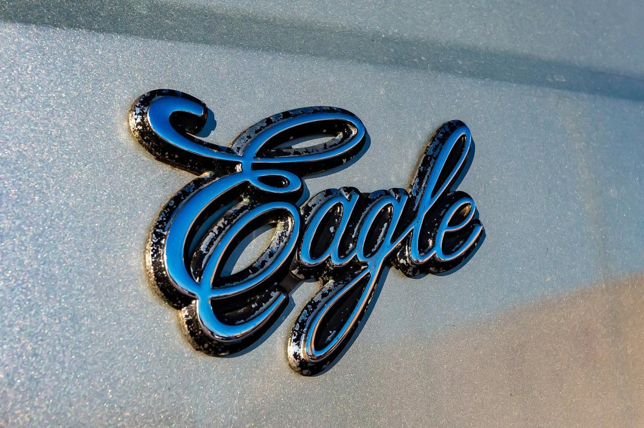 2002 International 9900i Eagle T/A Sleeper Tractor Red Deer AB