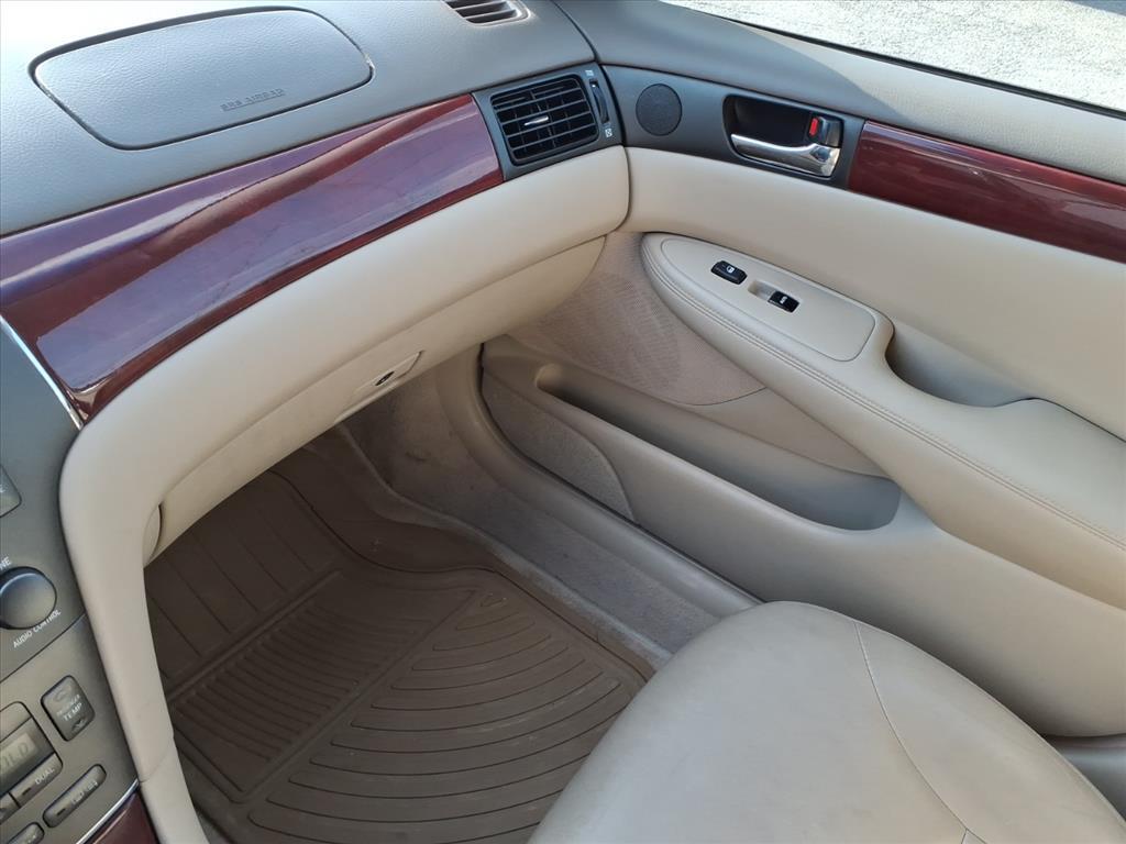 2002 Lexus ES 300 . Roanoke VA