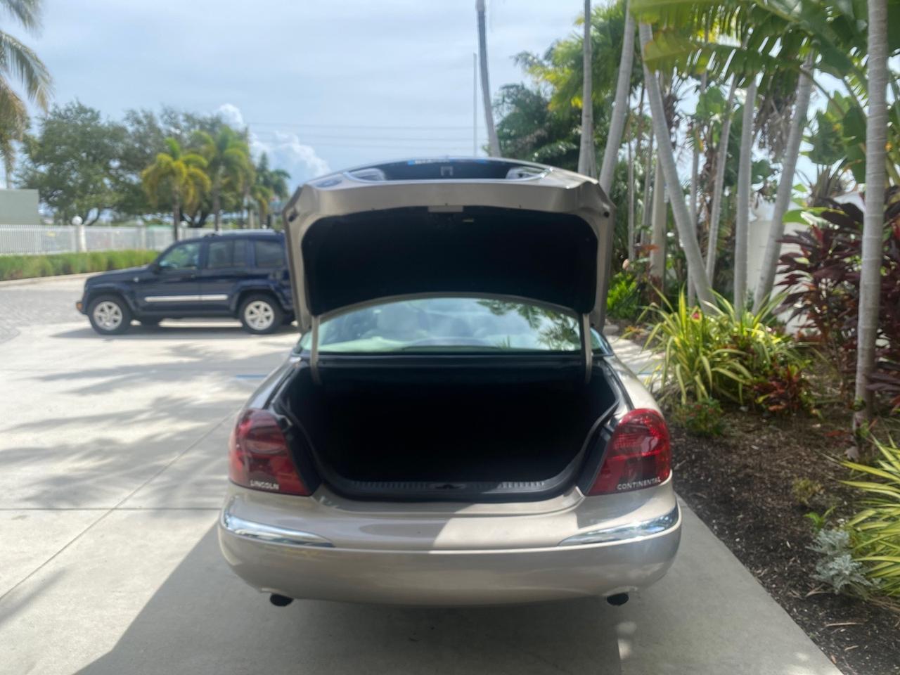 2002 Lincoln Continental LOW MILES 60,071 1 OWNER FLORIDA Pompano Beach FL