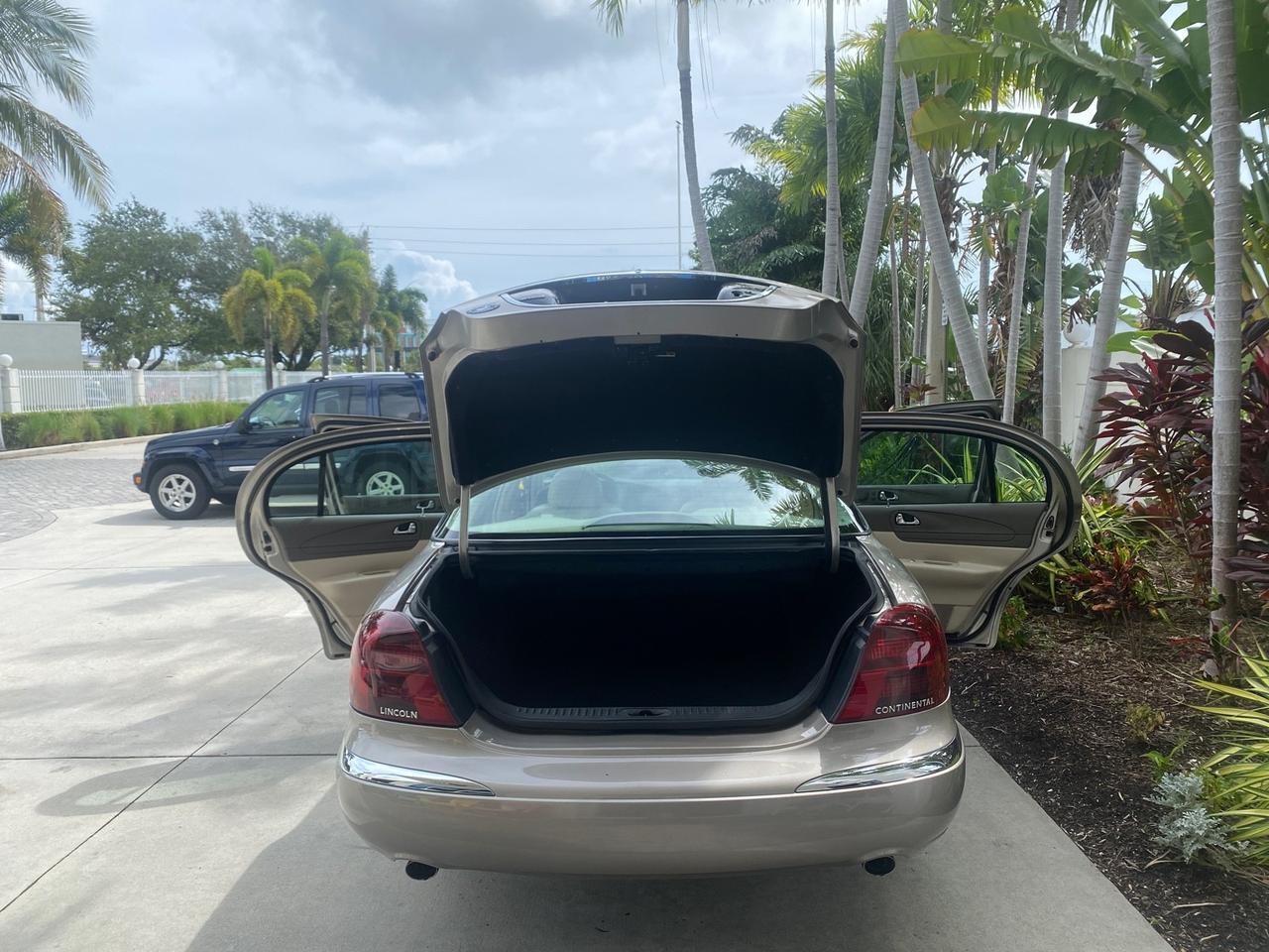 2002 Lincoln Continental LOW MILES 60,071 1 OWNER FLORIDA Pompano Beach FL