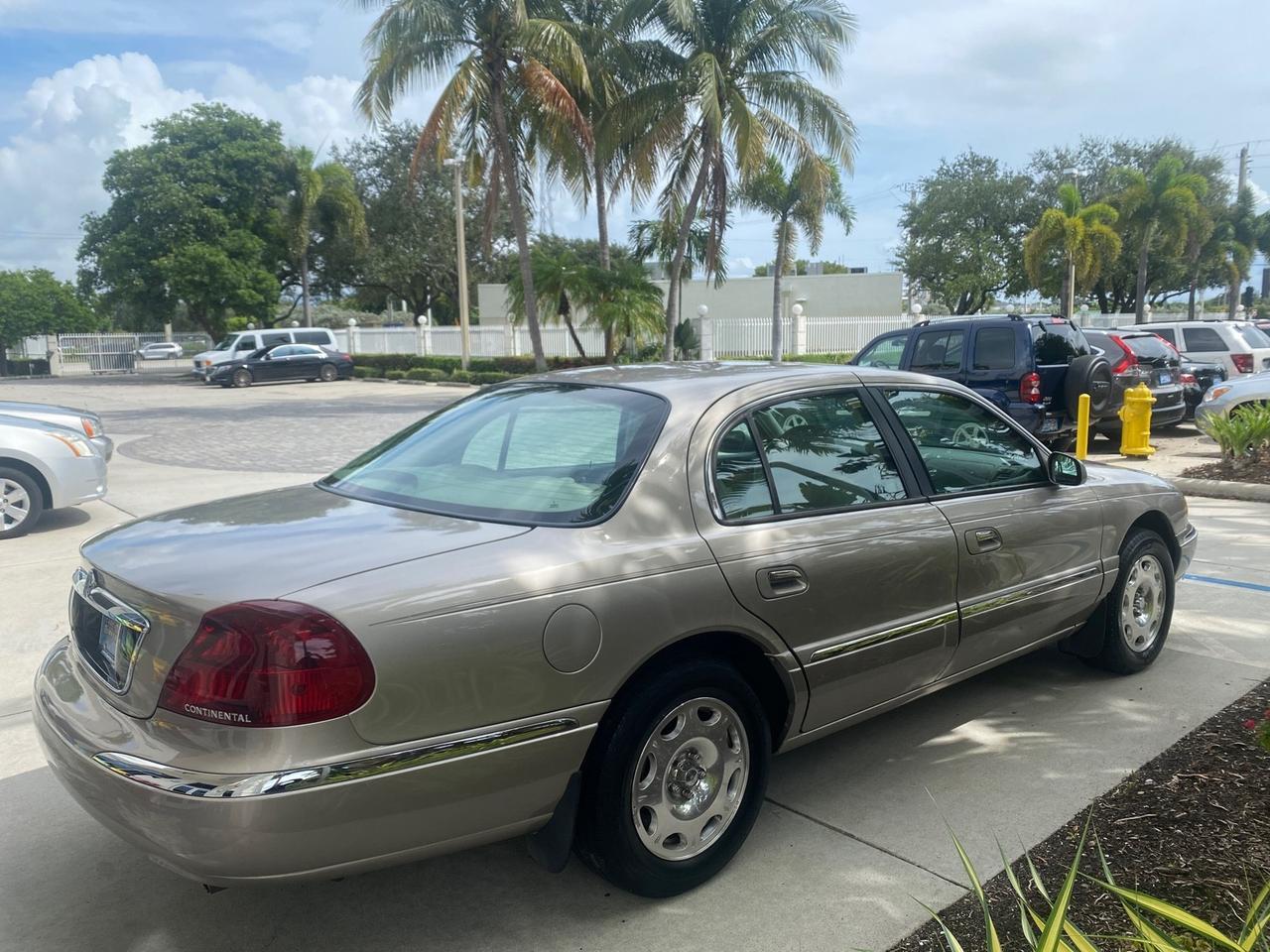 2002 Lincoln Continental LOW MILES 60,071 1 OWNER FLORIDA Pompano Beach FL
