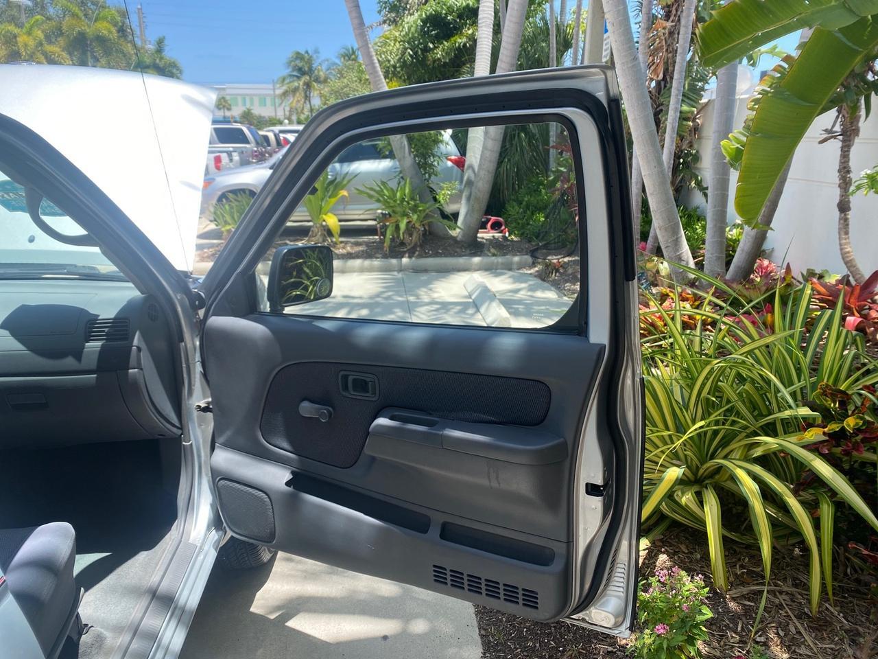 2002 Nissan Frontier 2WD XE XCAB 5 SPD AC 4 CYL Pompano Beach FL